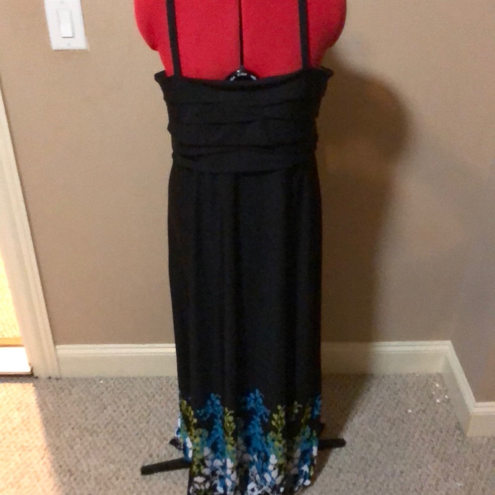 Beautiful maxi floral bottom dress😍